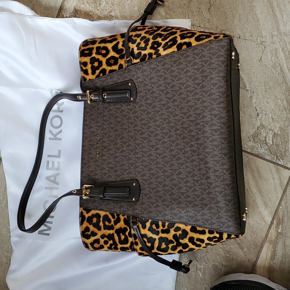 Brand New Michael Kors Tote with Animal Print1
